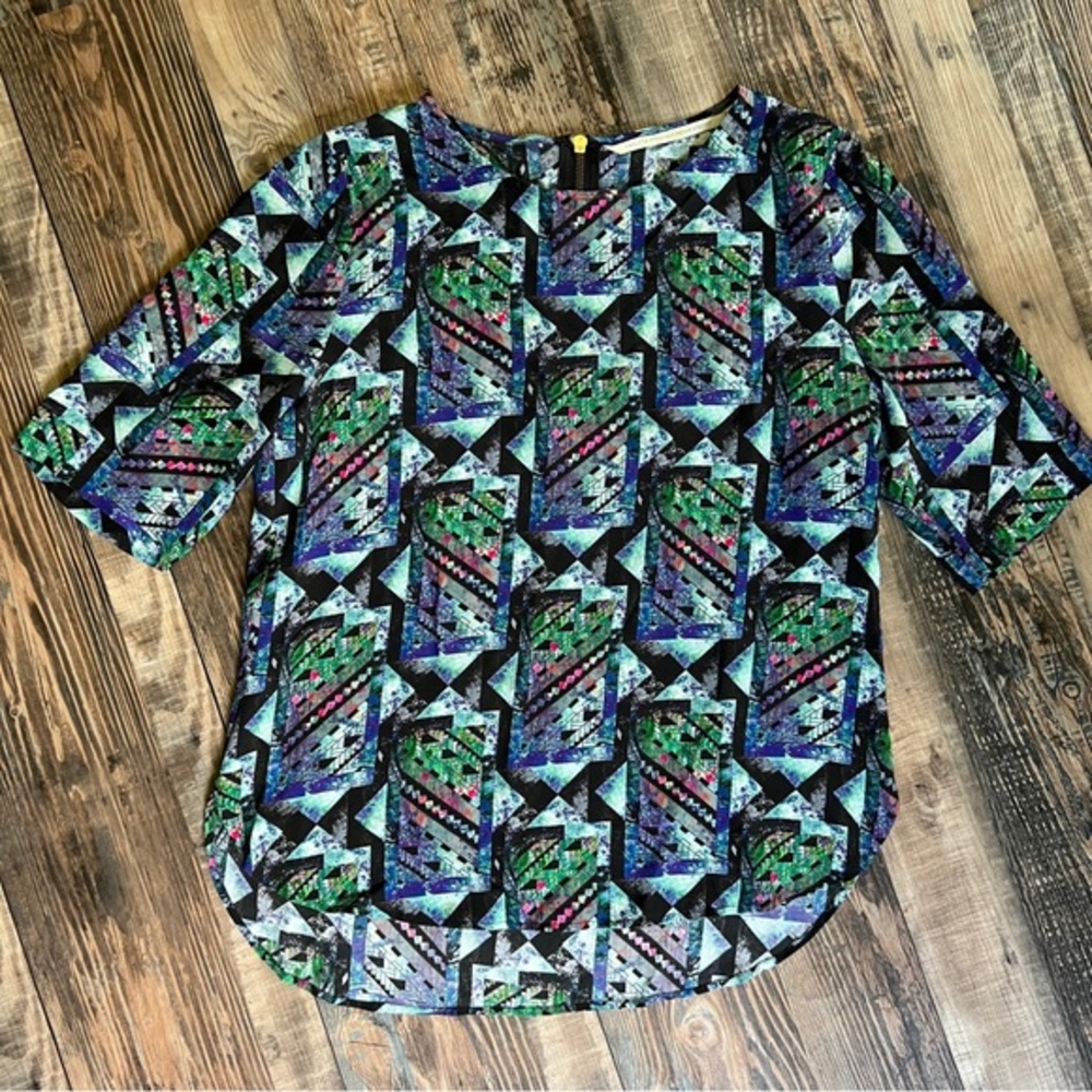 Twelfth Street‎ By Cynthia Vincent 100% Silk Geometric Top